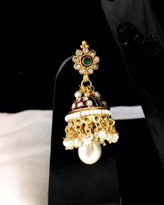 Necklace in pearl clusters and meenakari 3