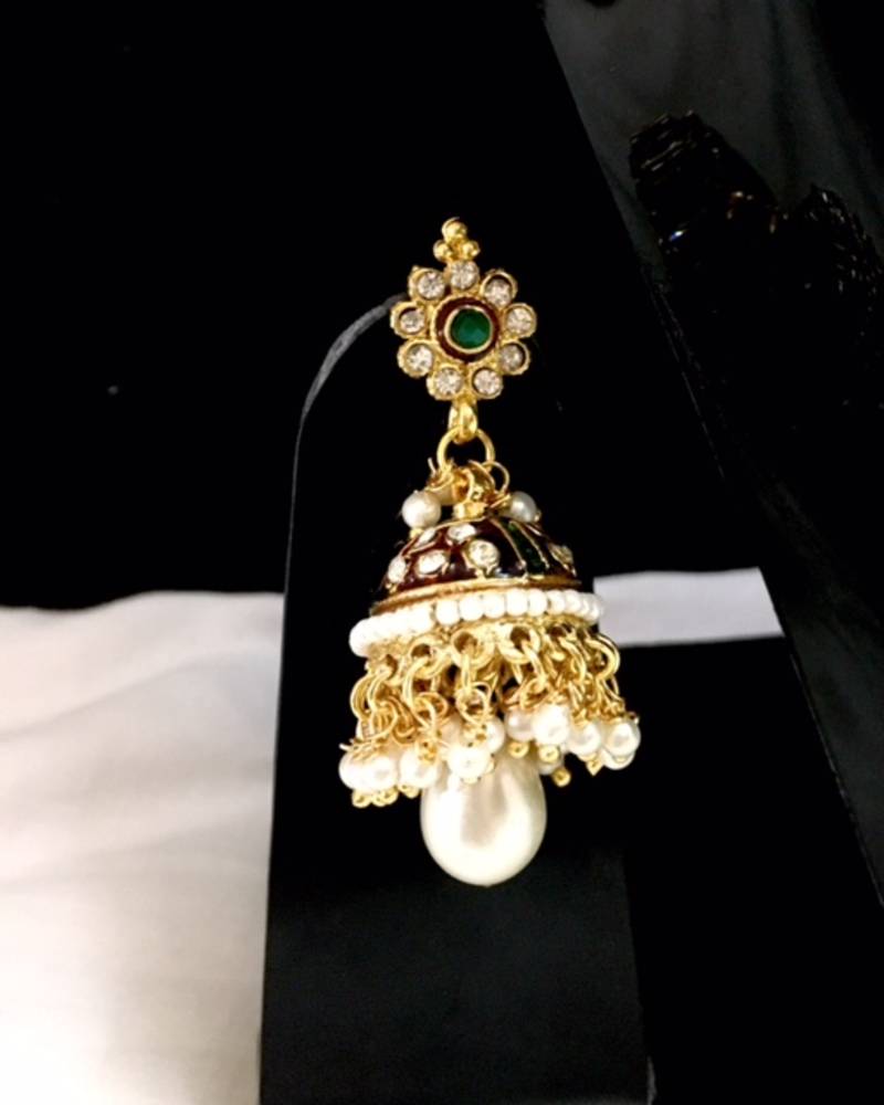 Necklace in pearl clusters and meenakari