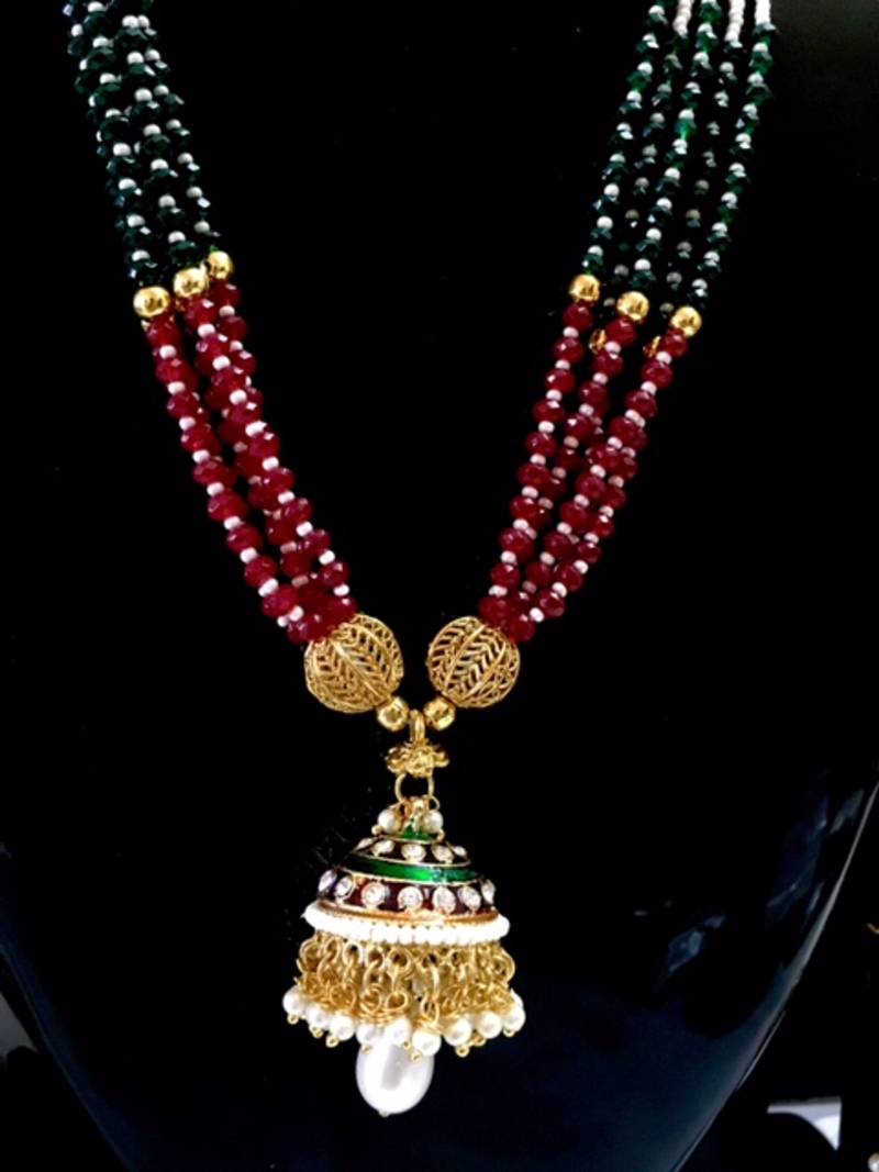 Necklace in pearl clusters and meenakari