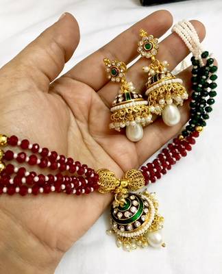 Necklace in pearl clusters and meenakari 4