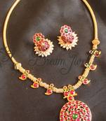 Designer Handmade Kemp Green Round Pendant Necklace Set   