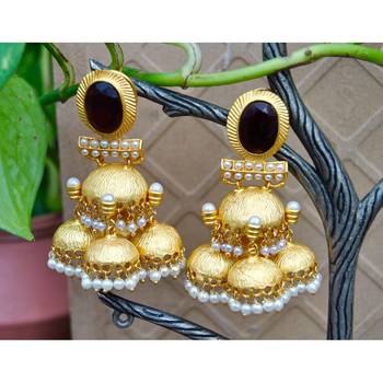 Cluster of Gold Jhumkas Bordered with Pearls 1