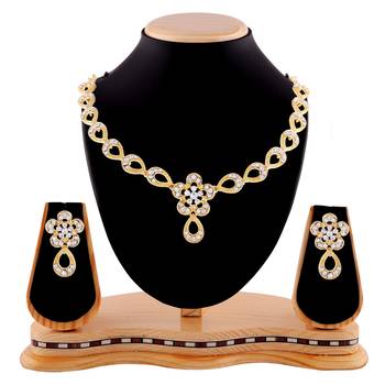Classy Design Gold Finishing Necklace Set 1