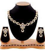 Classy Design Gold Finishing Necklace Set