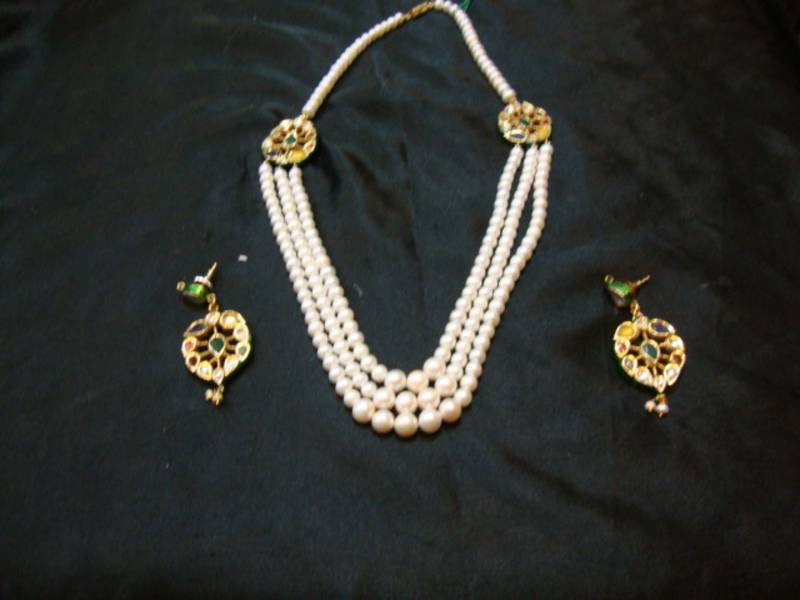 Design no. 8 b.1212 a....Rs. 8500. Pre order set. Will be made in 15 days after confirm order.