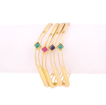 Bedazzling wavy Gold plated American Diamond Bangle 2