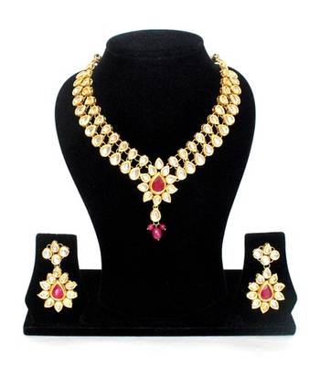 The Royal Kundan Jewelry Set 1