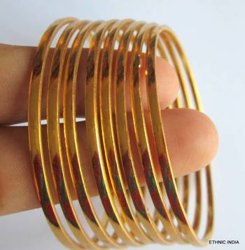 PLAIN THIN 8 BANGLE SET GOLD TONE sz 2.10 XXL 2