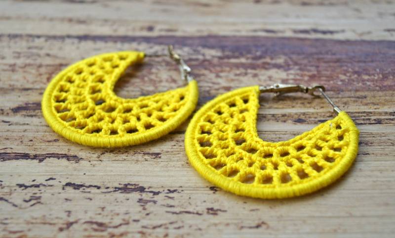 Smart yellow Web hoops