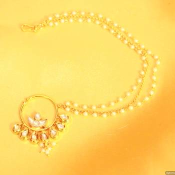 White Kundan Nose-Ring 1