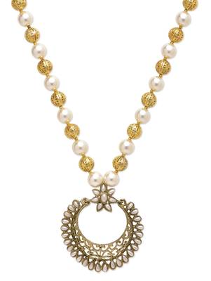 White Pearls Patchi Chaand Necklace 1