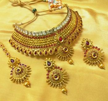 Ethnic Kemp Stone Bridal Choker Necklace Set With Maang Tikka 1