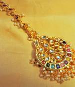 Suhani Navratna Red Green Maangtikka