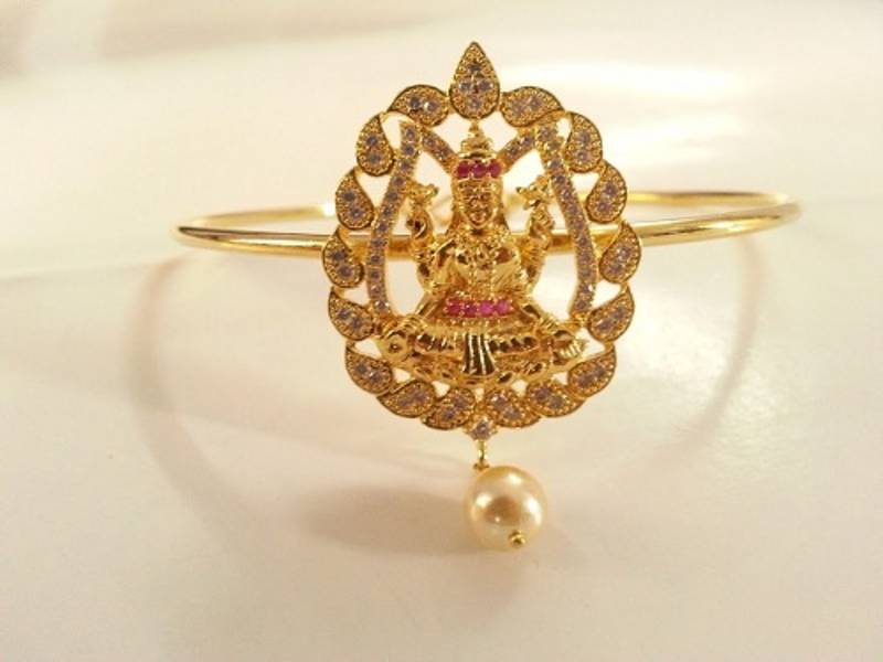 Lovely Whit AD Laxmi Baju Band