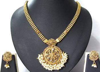 Golden Stone White ghungaru pendant necklace set 1