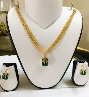 Gold and green Pendant set 1