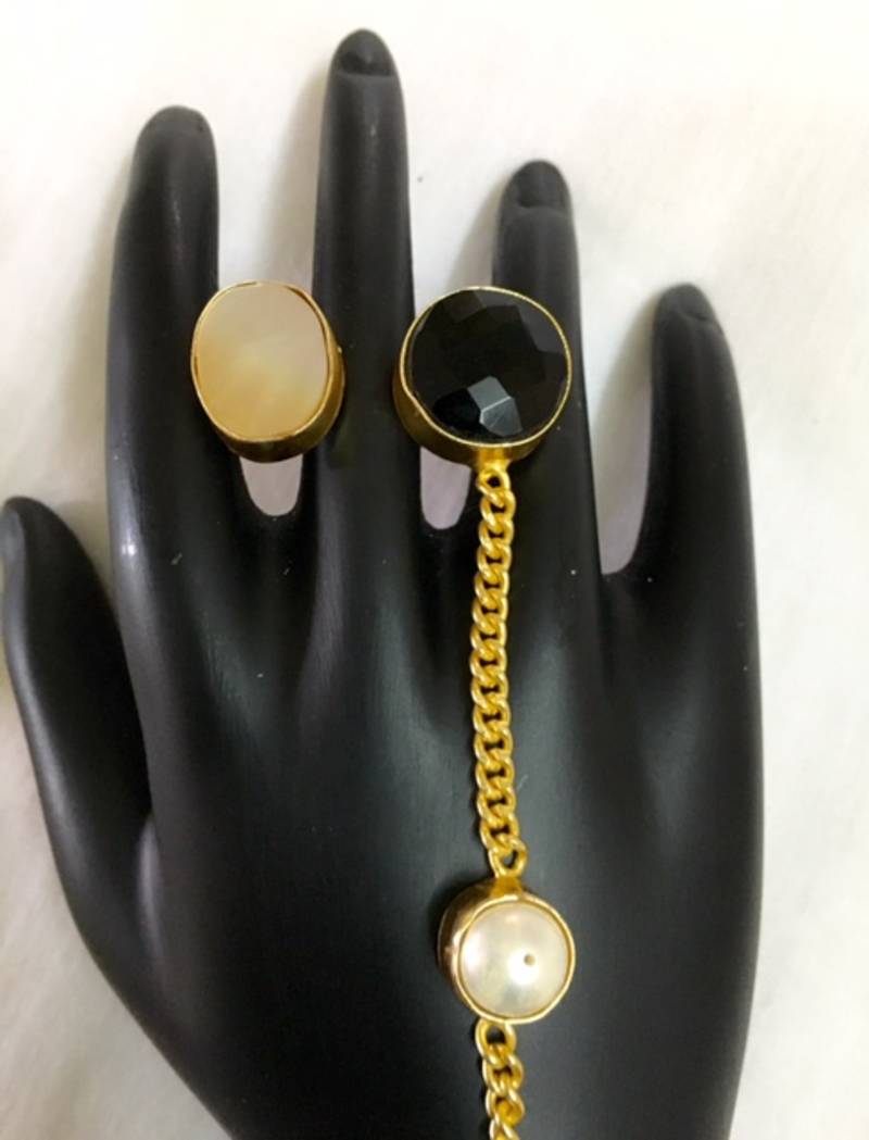 Hand harness for women