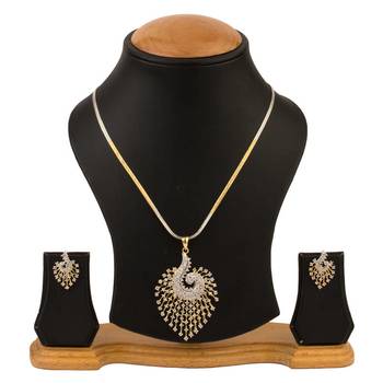 Quail American Diamond Pendant set with chain 1