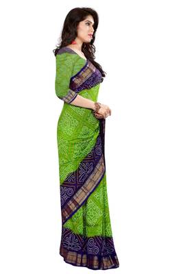 Green hand woven Bandhani saree With Blouse 3