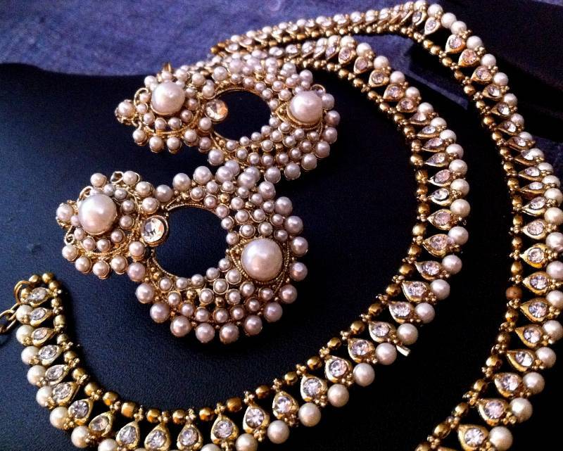 Combo 5 : White diamentes pearl payal anklet & glowing pearl earring cb5