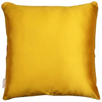 Delicate flower motif cushion cover 2