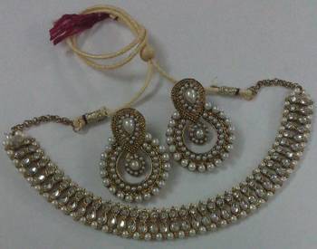 Traditional Kundan Necklace set with Designer Pearl Earings 1