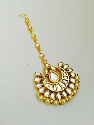 Golden Kundan Work Pearl Maang Tikka 1