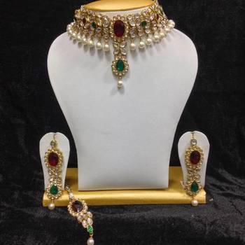 Close Neck Style Kundan Jewelry in Red with Green and Pearls 1