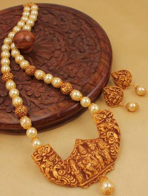 Awesome Gheru Finish Pearl Big Pendant Necklace Set 1