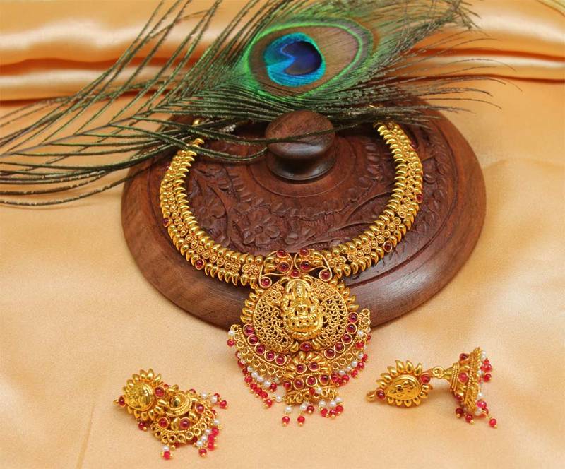 Gorgeous Geru polish Gold plated pink Temple necklace set URSHI