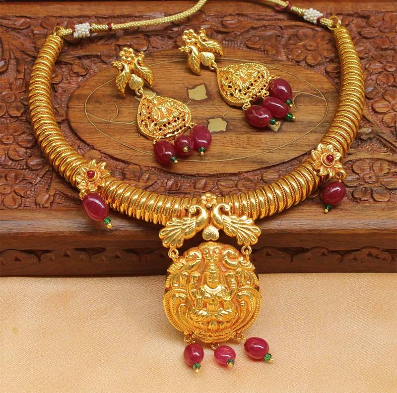 Geru polish Gold plated Temple necklace set URSHI
