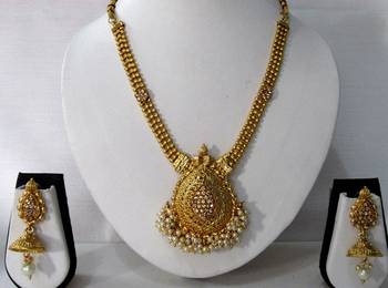 Golden Chain Tilak Pendant Ghungaru Necklace Set 1