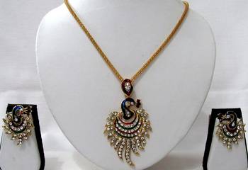 Beautiful Peacock Pendant Chain Necklace Set 1