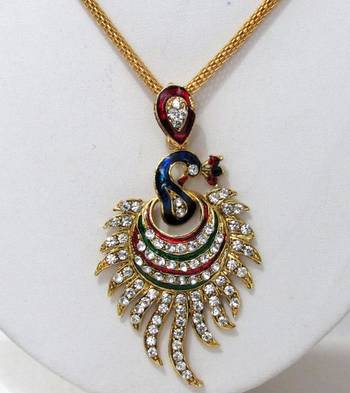 Beautiful Peacock Pendant Chain Necklace Set 2