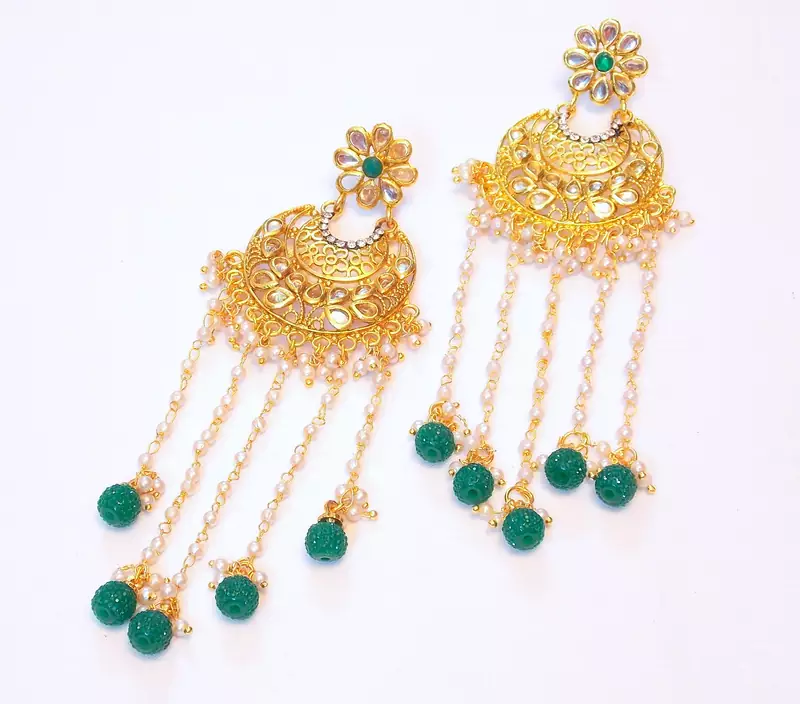 BEAUTIFUL LONG GREEN STONE STUD RING