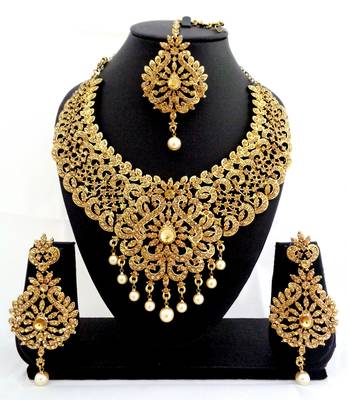 Designer golden stone bridal necklace set with maang tikka 1