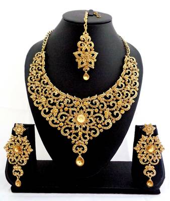 Designer golden stone bridal necklace set with maang tikka 1