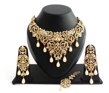 Designer golden white stone wedding necklace set with maang tikka 1