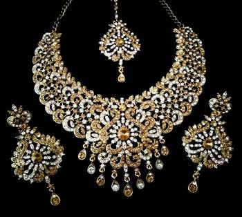 Designer golden white stone bridal necklace set with maang tikka 2