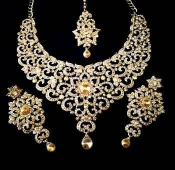 Designer golden stone bridal necklace set with maang tikka 2