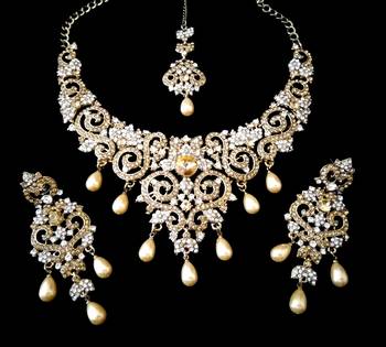 Designer golden white stone wedding necklace set with maang tikka 2