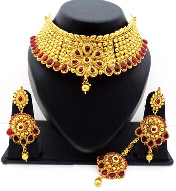 Ethnic Kemp Stone Bridal Choker Necklace Set With Maang Tikka 2