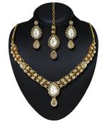 Gracefull Design Gold Finishing Necklace Set With Maang Tikka