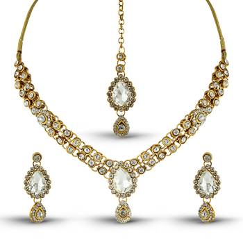 Gracefull Design Gold Finishing Necklace Set With Maang Tikka 2
