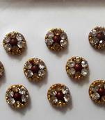 Round bridal bindi with decorations clear stone