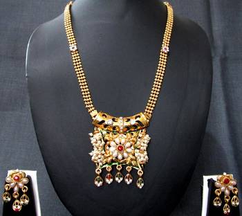 Golden pearl flower pendant necklace set 1