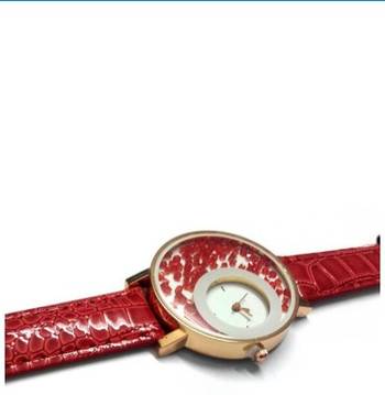 New Fashion red color stylist r women's wear Leather strap Quartz Wristwatch 3
