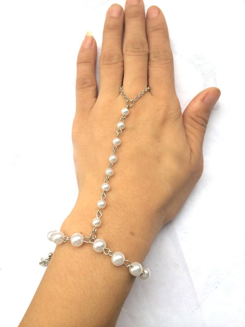 Pearl golden Chain Exclusive designer classic pretty haathful