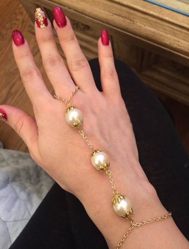 Pearl golden Chain Exclusive designer classic pretty haathful