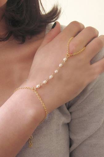 Pearl golden Chain Exclusive designer classic pretty haathful